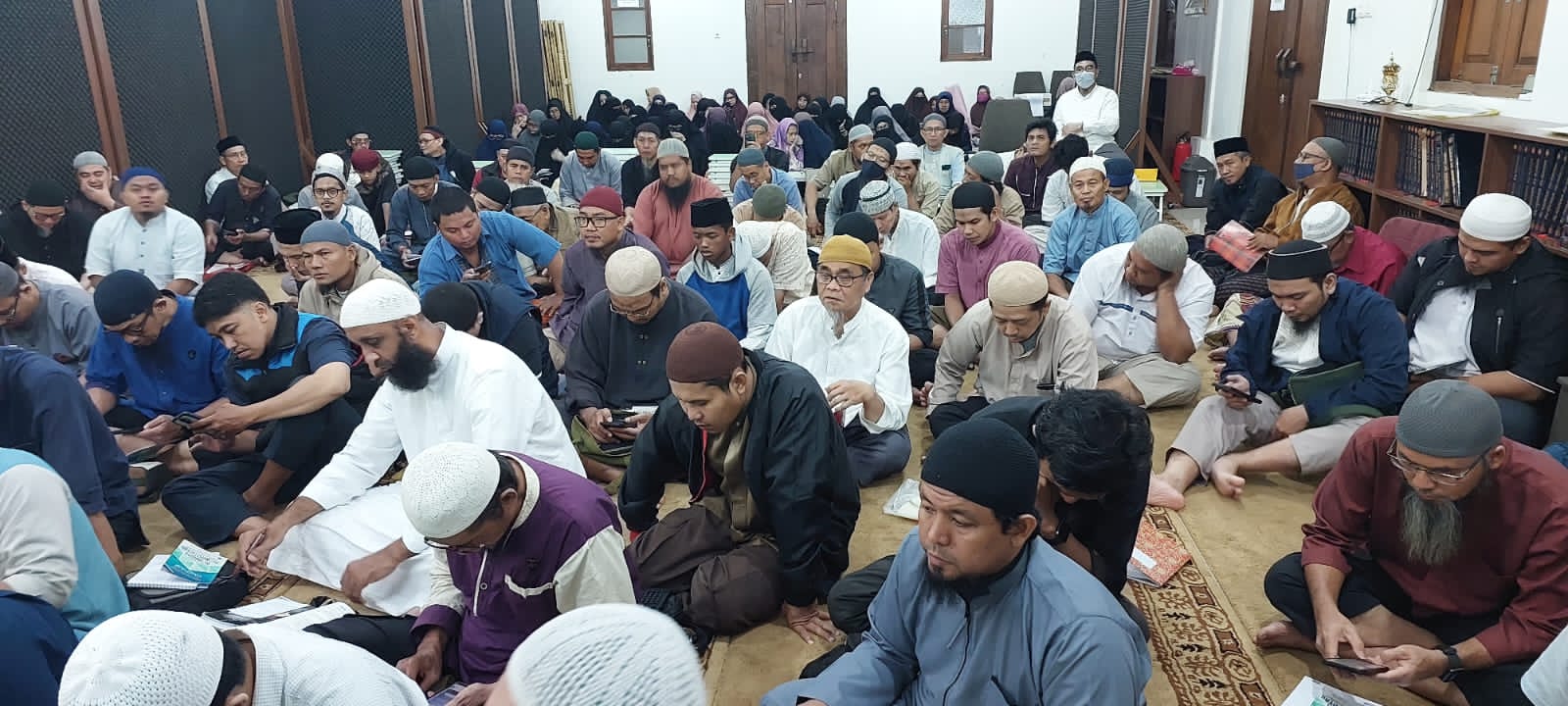 Potret kebersamaan para jamaah dalam menuntut ilmu, menyimak nasihat, dan menguatkan ukhuwah di setiap majelis kajian RSB.