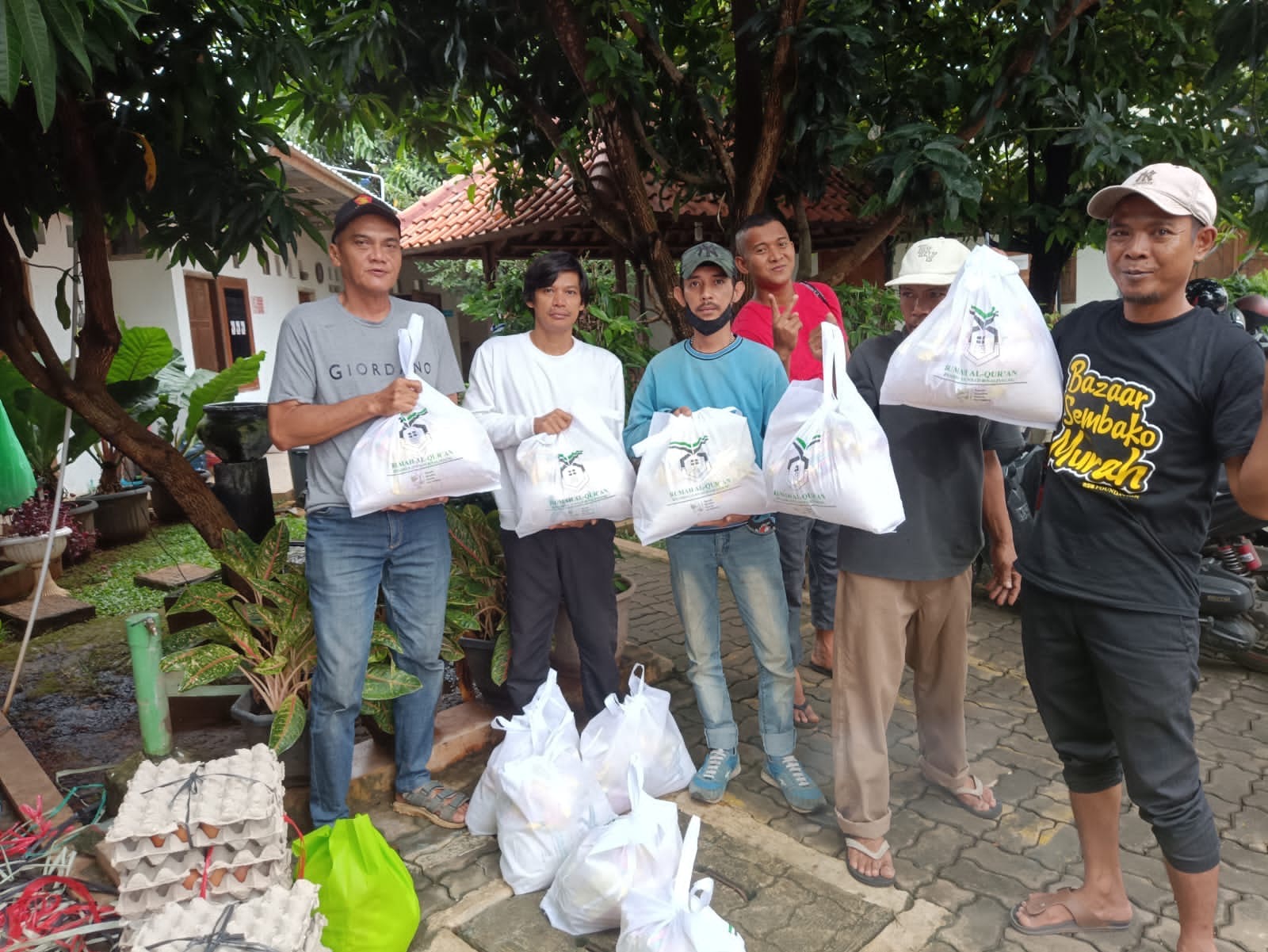 Dokumentasi Pembagian Sembako kepada Penerima Manfaat